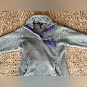 Patagonia retool grey W/ purple trim women’s XS pullover